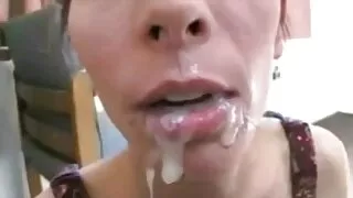 Bebê de cabelos clar ...