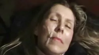 Enorme vibrador fode ...