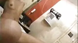A jovem praia de nud ...