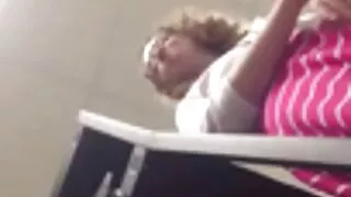 A morena de pernas s ...