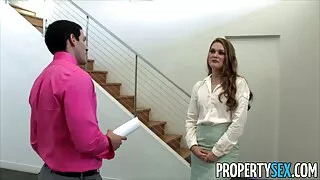 Tímida loira adolesc ...