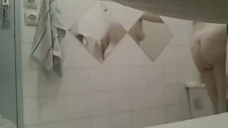 Gostosa jovem garota ...
