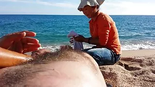 Cara com tesão come  ...